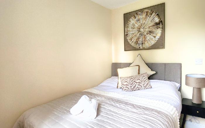 Lovely 5 Bedroom House with Parking in Aylesbury
