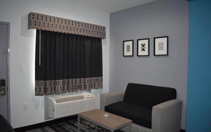 Hotel Royale IAH Airport North Houston I-45