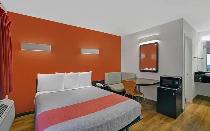 Super 8 by Wyndham Santa Clara