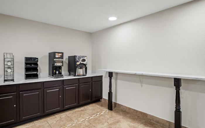 Red Roof Inn & Suites Euless - DFW Airport Southwest