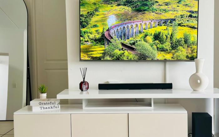 StayEase 3BR w/ Pool, Spa & Gym
