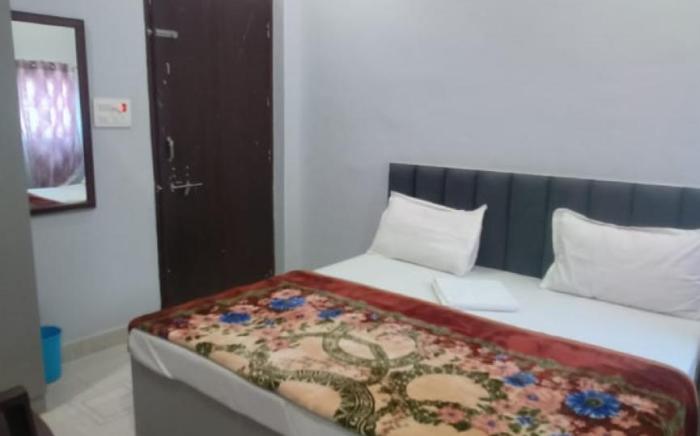 Goroomgo Shivashram Guest House Varanasi