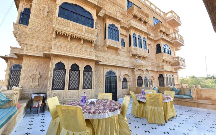 Hotel Golden Rock