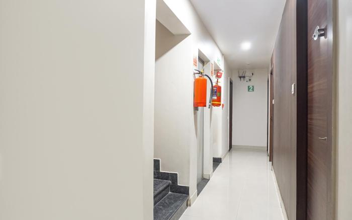 FabHotel Executive Pearl Inn - Nr. Twin tower