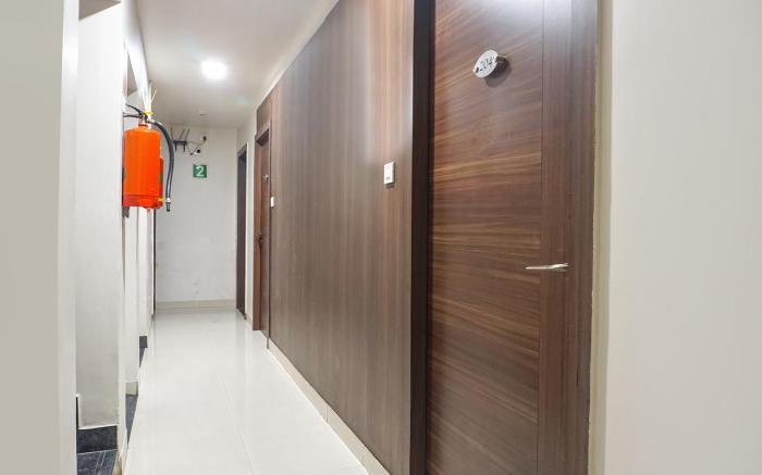 FabHotel Executive Pearl Inn - Nr. Twin tower