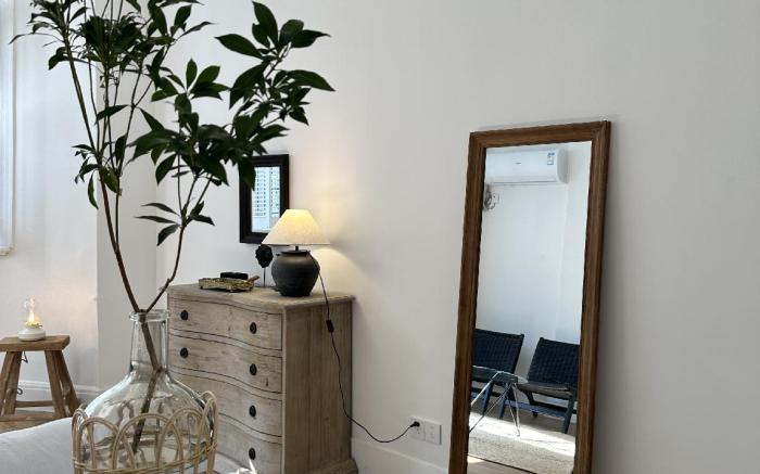 Shanghai Hills& Art Suite 18