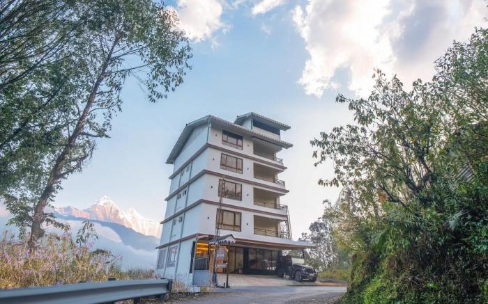 Divine The Celeste, Pelling