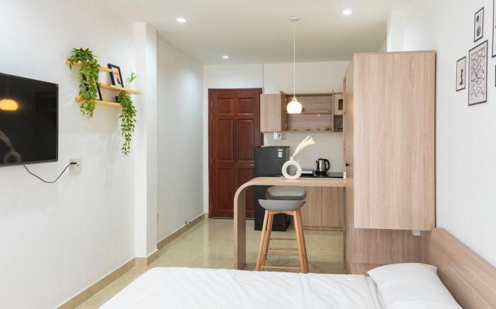 Spacious 1BR Studio Private Balcony & Cozy Netflix