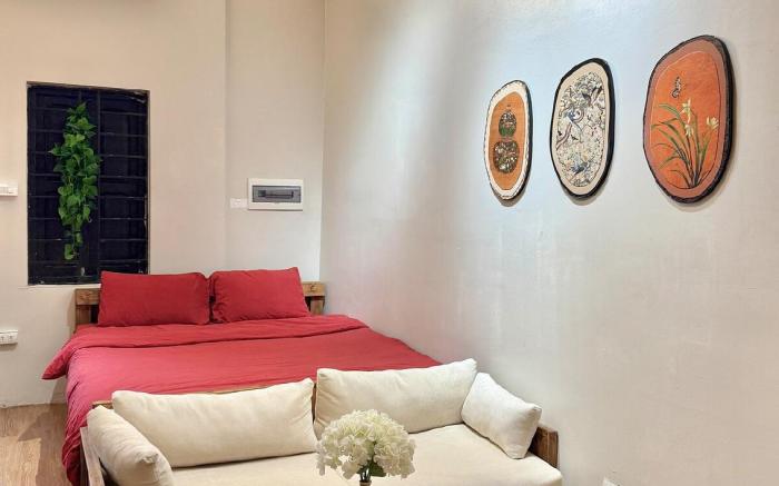 Rustic Loft w/ Hot Tub | 5’ Walk to Hoan Kiem Lake