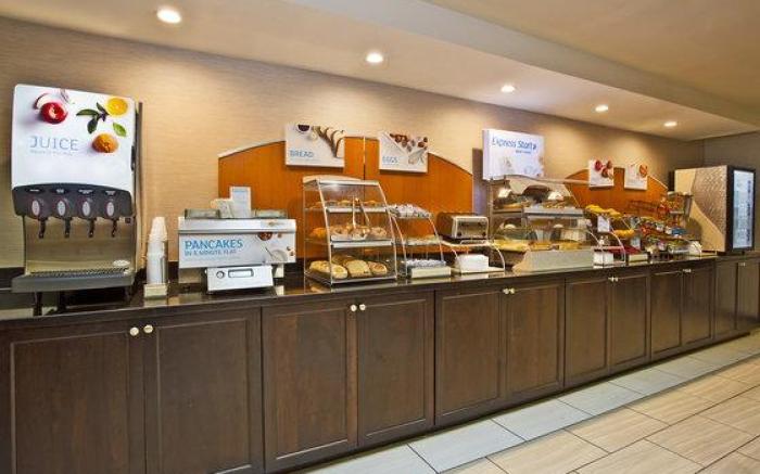 Holiday Inn Express & Suites Springfield By IHG