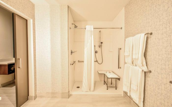Holiday Inn Express & Suites Dallas NW - Farmers Branch By IHG