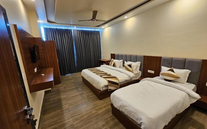 pushkar mountain valley