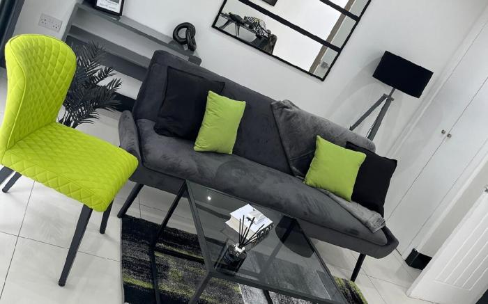 Urban 2 Bed Oasis Croydon, Sleeps 6