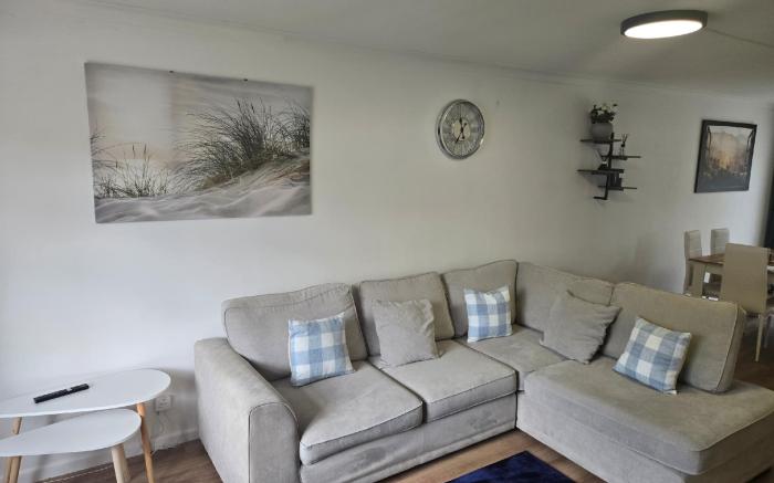 4BR in Staines with Private Garden & Easy Parking
