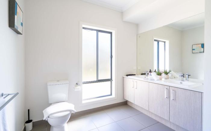 Lux Clyde North Super Spacious Retreat