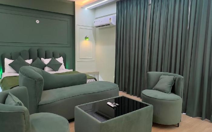 DLF Mypad Comfort Keepers|STUDIO ROOM Apartment