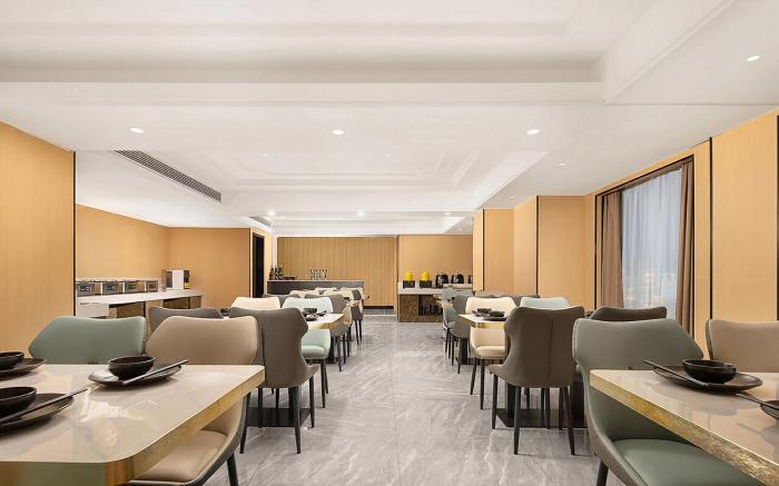 Vienna International Hotel Luohe Convention and Exhibition Center
