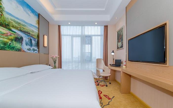 Vienna International Hotel Wuhan Huangpi Baitai Road Metro Station