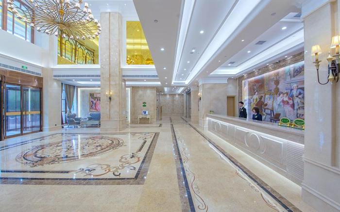 Vienna International Hotel Hubei Huanggang Normal University Ruitian Plaza