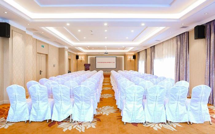 Vienna International Hotel Guangdong Foshan Gaoming Xinheng Plaza