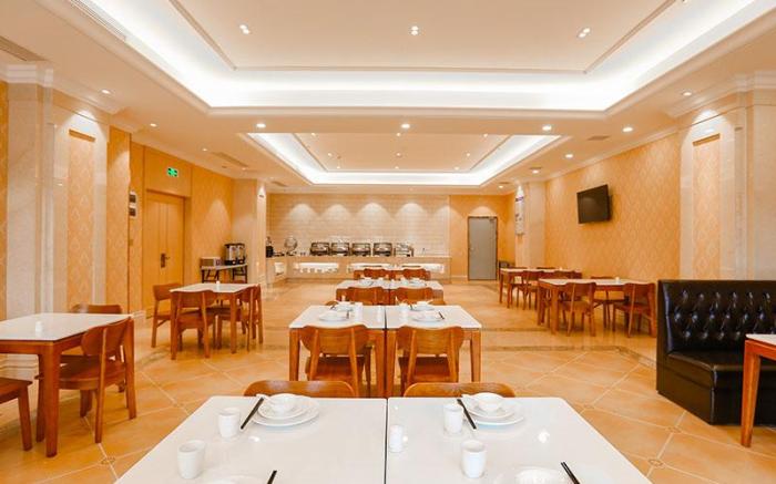 Vienna International Hotel Guangdong Foshan Gaoming Xinheng Plaza