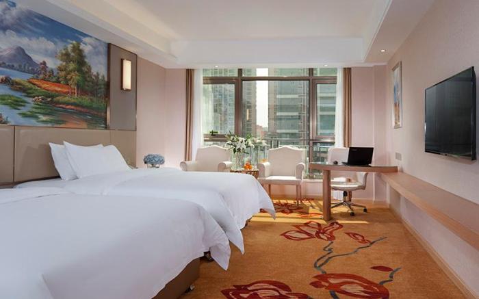 Vienna International Hotel Shishan Park Metro Station