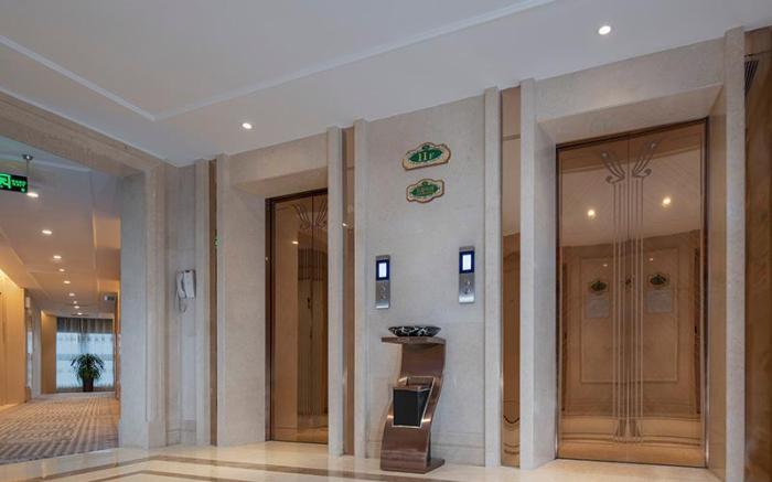 Vienna International Hotel Sichuan Luzhou High-speed Railway Station Southwest Trade City