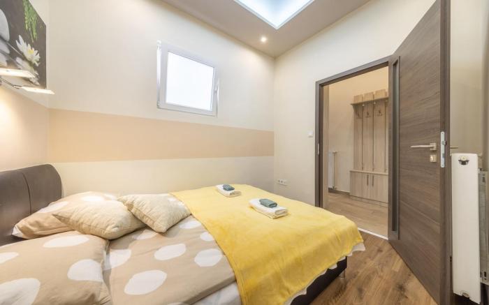 Sastop - Enjoy the vibe of the downtown from above