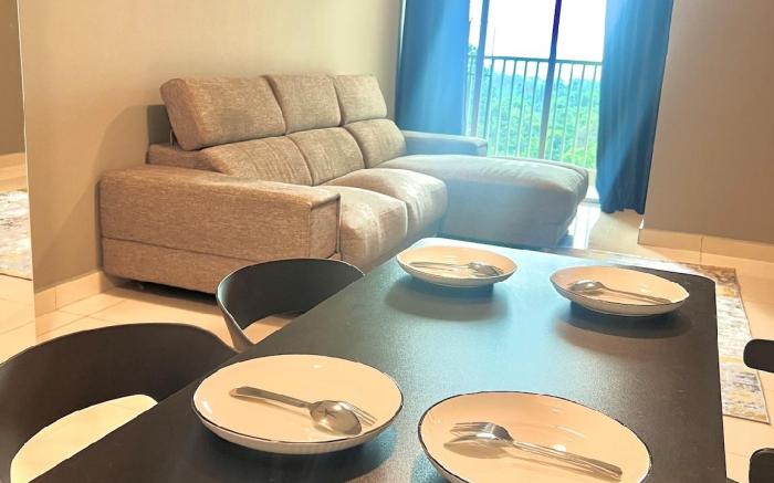Modern Condo in Damansara with pool view