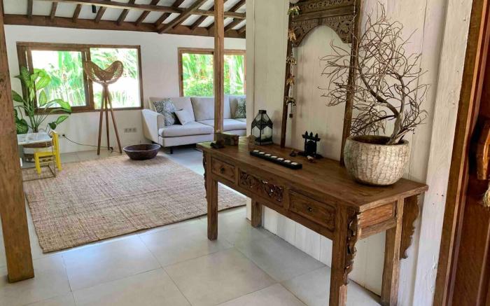Quiet 3 BR -3 bathroom villa in heart of Canggu