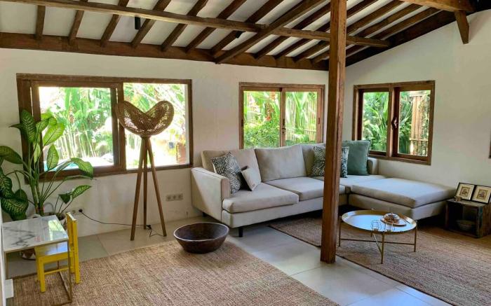 Quiet 3 BR -3 bathroom villa in heart of Canggu