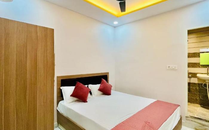 Goroomgo Pvs Grand Varanasi