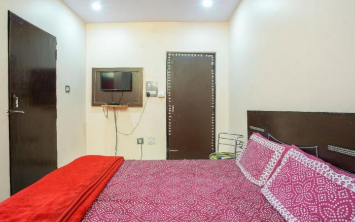 Goroomgo RLJ Guest House Varanasi