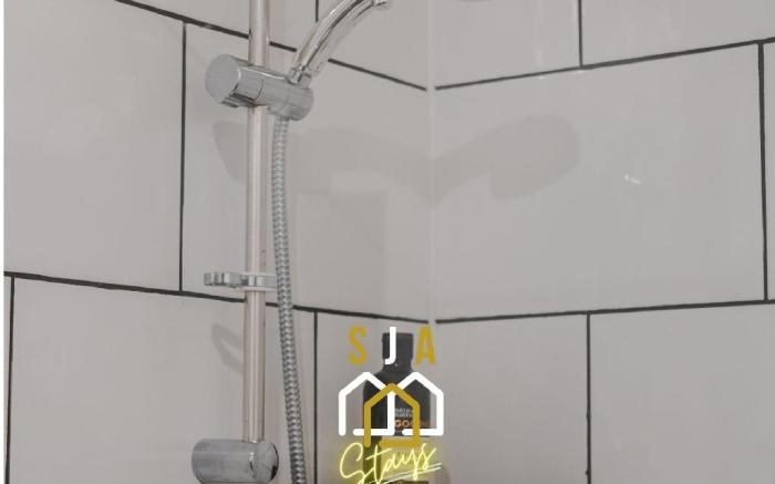 Strawberrybank Stay - SJA Stays - Modern 2 Bed Apartment