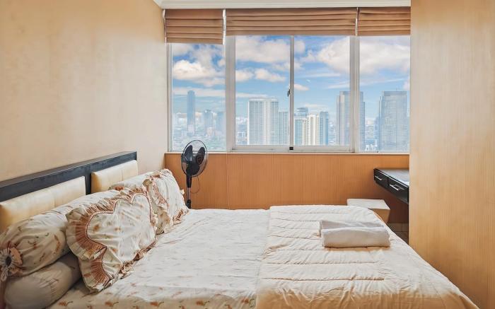 Large 2BR Ambassador 2 Apt w/ Pool, Gym, WiFi 