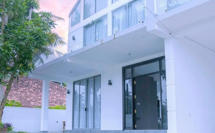 Ceylon Luxury Villa - With Private Pool- Mirissa