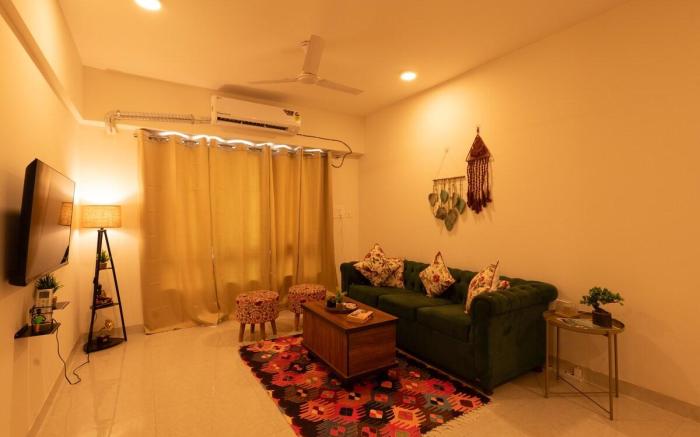 Boho, Breezy Sun-Kissed 2BHK Apt near Airport