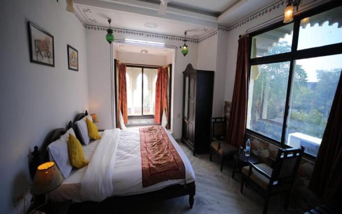 Hotel Mahima Heritage near Fateh Sagar Lake