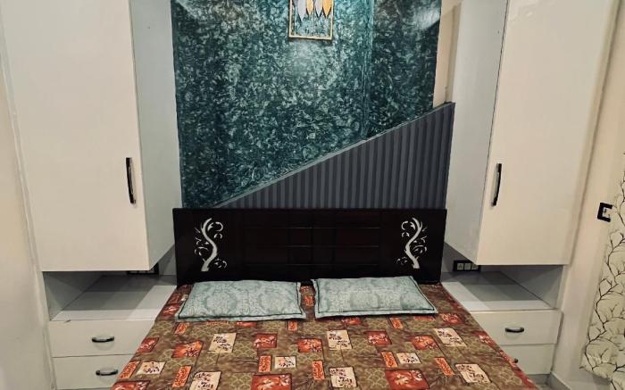 Deluxe 2 Bhk Apartment In New Delhi