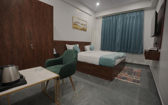 Hotel Aana Inn Prime Swiming Pool