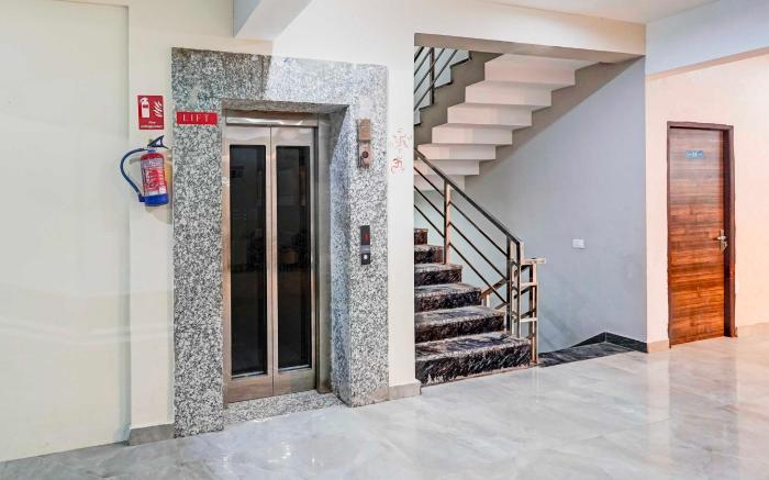 Super Collection O Sector 86 Noida