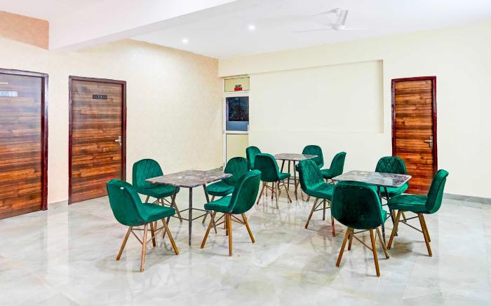 Super Collection O Sector 86 Noida