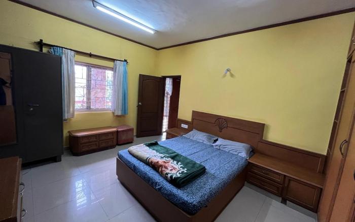Courtyard‑Side King Room