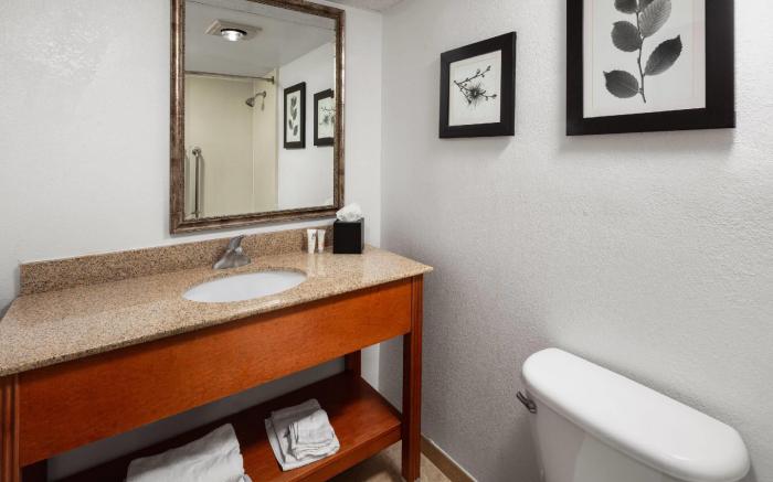 Wingate by Wyndham Lincoln Airport East I-80 