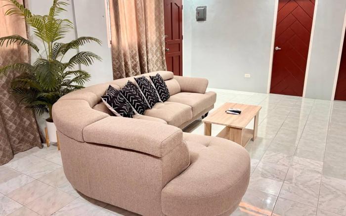 Cozy Manor | Hot & Cold Shower w/ Bathtub