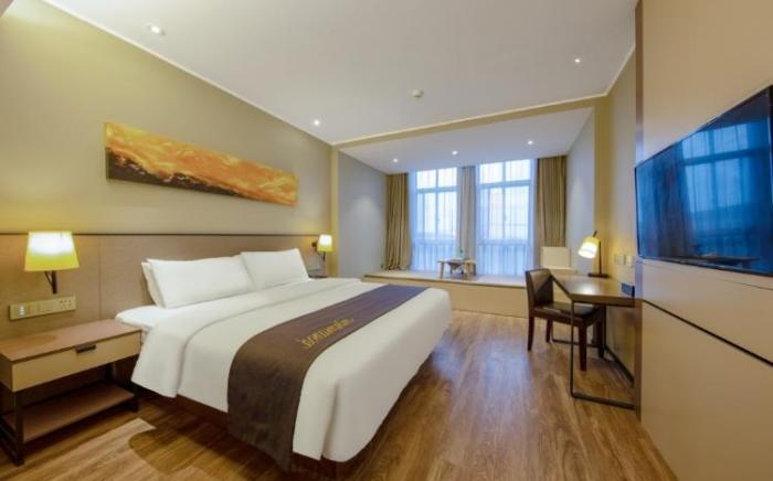 Home Inn Plus Danyang Eyewear Industrial Park High-speed Railway Station