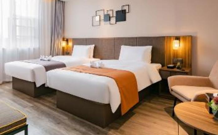 Home Inn Plus Deyang Wuzhou Plaza Performing Arts Center
