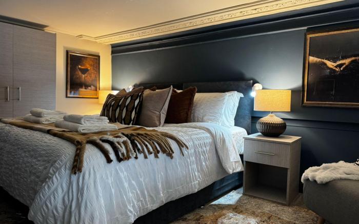 Chic 2-bed loft, Central Leeds