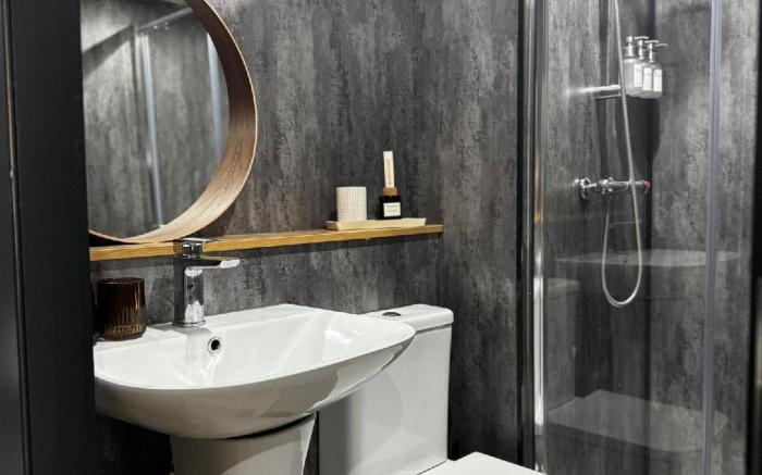 Chic 2-bed loft, Central Leeds