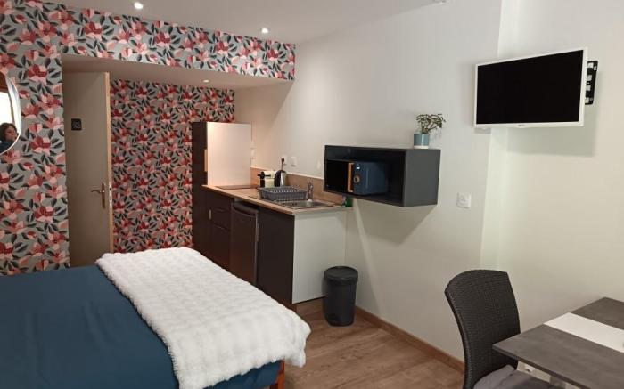 Comfortable 2-person studio